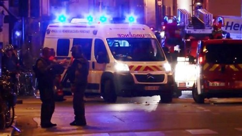 Компания American Airlines остановила рейсы в Париж