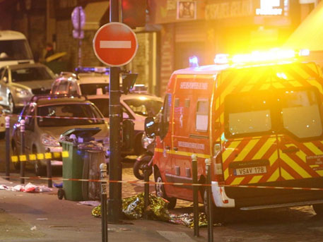 Около футбольного стадиона в столице франции прозвучали два взрыва, Олланд эвакуирован