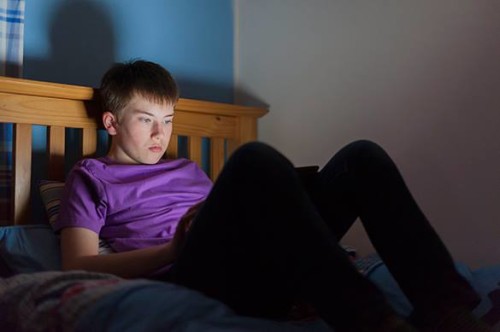 «Вечерний режим» у мобильных устройств просто нужен, считает специалист