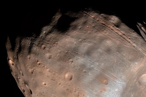 Планетологи: у Марса появится сатурнианское кольцо