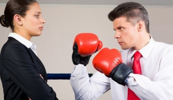 Ученые пояснили, что же так привлекает женщин в нехороших юношах