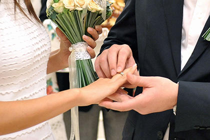 Психологи утверждают, что девушки стали расценивать сожительство, как настоящий брак