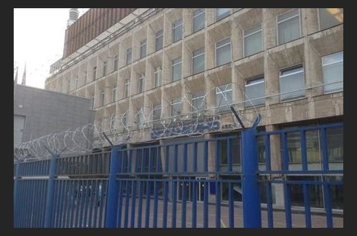 Телецентр «Останкино» обнесли по периметру колючей проволокой