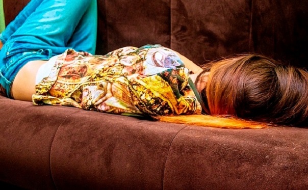 Бессонница нарушает связь между 2-мя полушариями мозга — Ученые