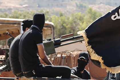 Боевики ИГ запретили жителям Ракки покидать город Боевики ИГ запретили жителям Ракки покидать город