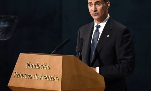 Монарх Испании в первый раз в истории распустил парламент