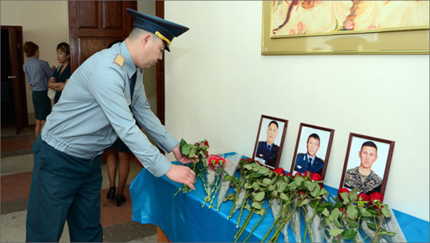 МВД Казахстана почтило память погибших в терактах в Актобе МВД Казахстана почтило память погибших в терактах в Актобе