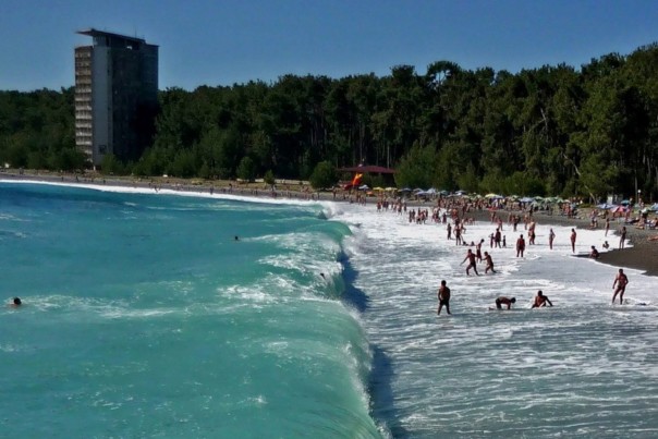 Президент Абхазии дал гарантию в безопасности отдыха для туристов