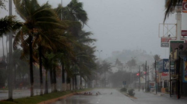 2 млн жителей США рекомендовали эвакуироваться из-за урагана Мэттью 2 млн жителей США рекомендовали эвакуироваться из-за урагана Мэттью