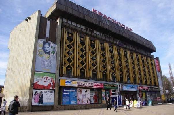 В Краснодаре мужчина случайно пристрелил себя при покушении на женщину В Краснодаре мужчина случайно пристрелил себя при покушении на женщину