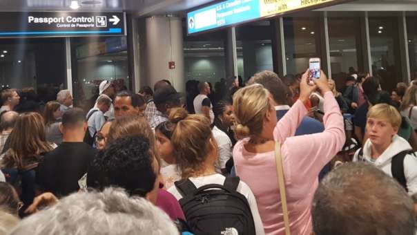 Пассажиры в аэропорту