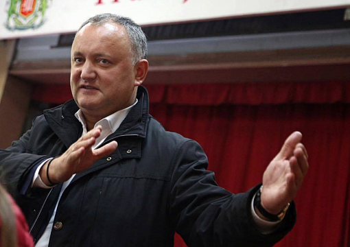 Путин поздравил Вучича с победой на выборах президента Сербии