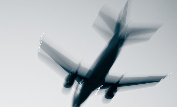 Личный самолет упал на строение в США, не обошлось без жертв