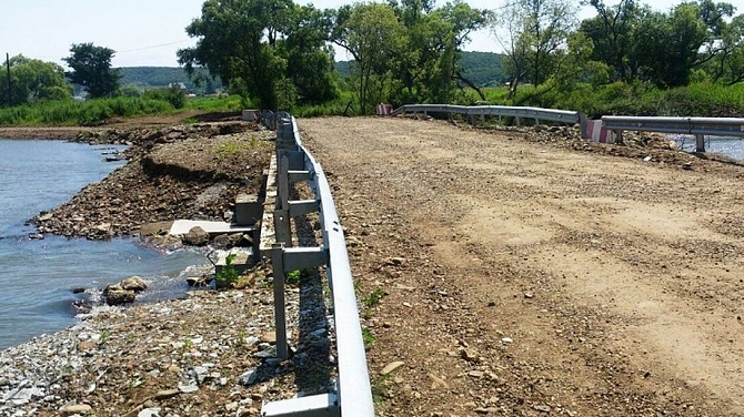 В Приморье наводнение размыло мост, прервано сообщение с 2-мя селами