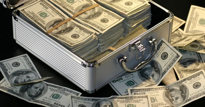 В Турции 12 человек пытались реализовать гробницу со скелетом