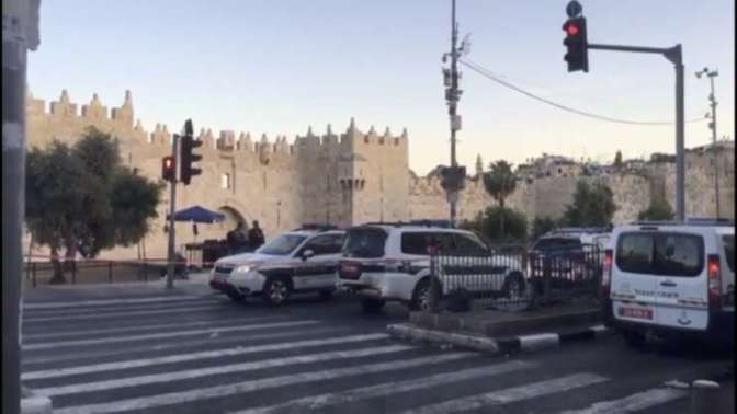 Неизвестная напала с ножом на полицейских в Иерусалиме Неизвестная напала с ножом на полицейских в Иерусалиме
