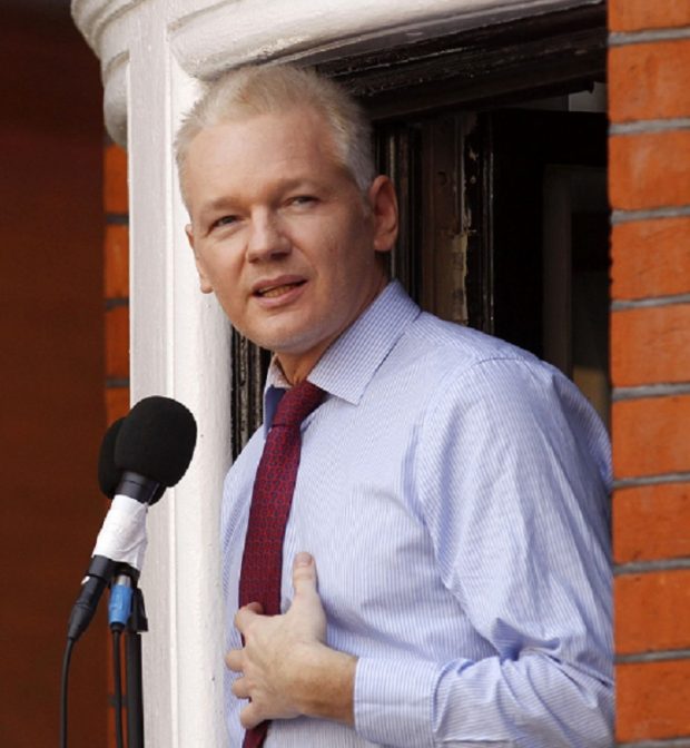 Ассанж объявил, что РФ троллит США