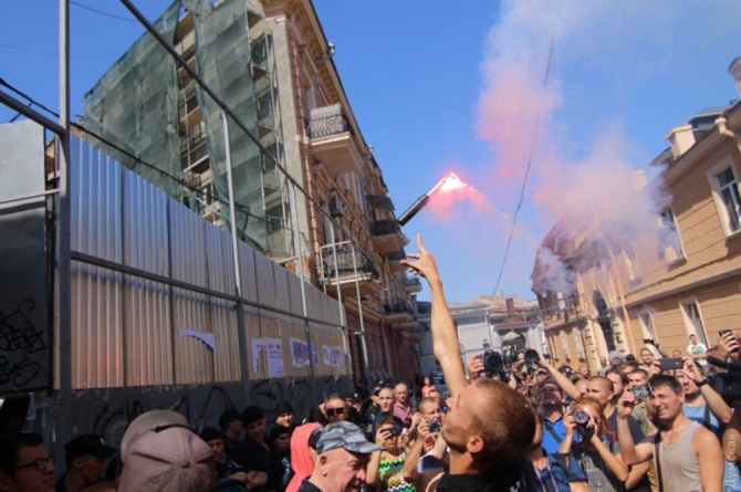 В Одессе активисты разгромили стройплощадку, пострадало три человека