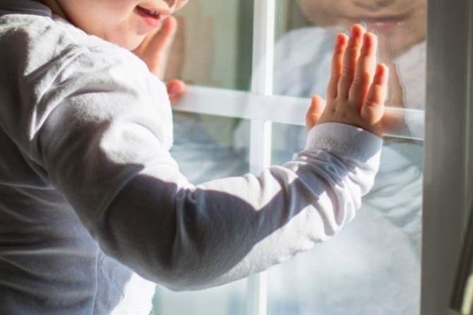 Во Владимирской области ребенок выпал из окна 5-ого этажа