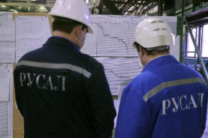 Группа Дерипаски предложила кабмину поднять тарифы на свет для населения из-за санкций