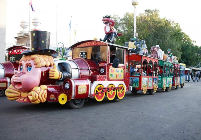 Новый формат совещаний — в детском паровозике — опробовали власти в Сибири