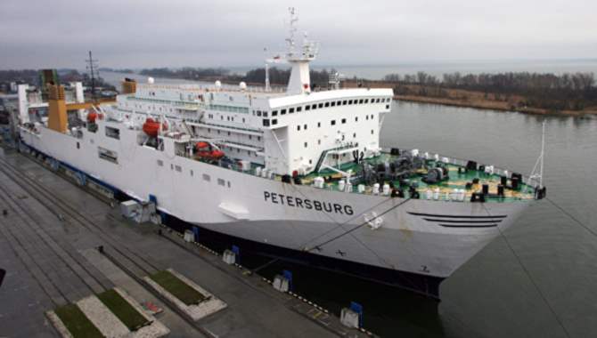 Посол РФ встретился с командиром арестованного «Петербурга»