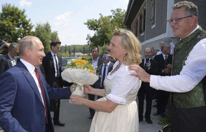 Руководитель МИД Австрии: пригласила Владимира Путина самопроизвольно, не ожидая согласия