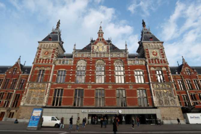 Нападение с ножом в Амстердаме: пострадали двое человек