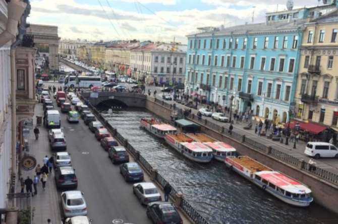 В Петербурге потерялась четырехлетняя девочка в рваной пижаме