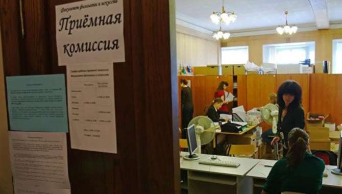 Больше московских школьников выбирают столичные университеты