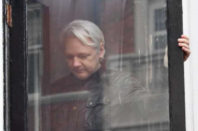 AP: Ассанж планировал бежать в РФ