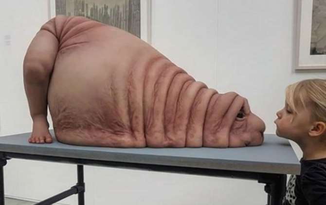 У скульптуры Ждуна появился нерадостный «собрат»