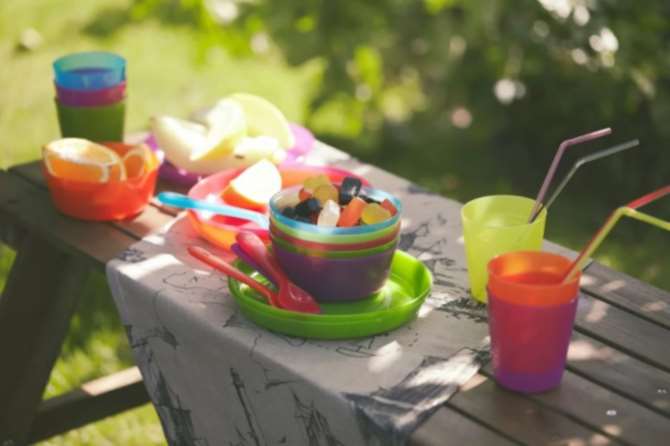 Европарламент поддержал запрет применения одноразовой посуды и ватных палочек