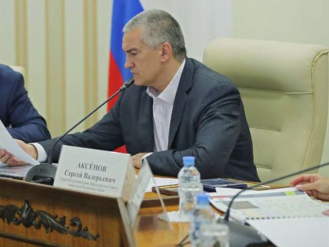 Аксенов попросил ФСБ вернуть выданные на взятки деньги