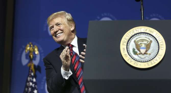 «Она мне нравится». Трамп объявил о желании «сразиться» с Клинтон на выборах