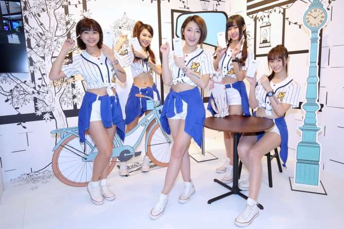 Самсунг подготовил бюджетный по образу и подобию Galaxy S10