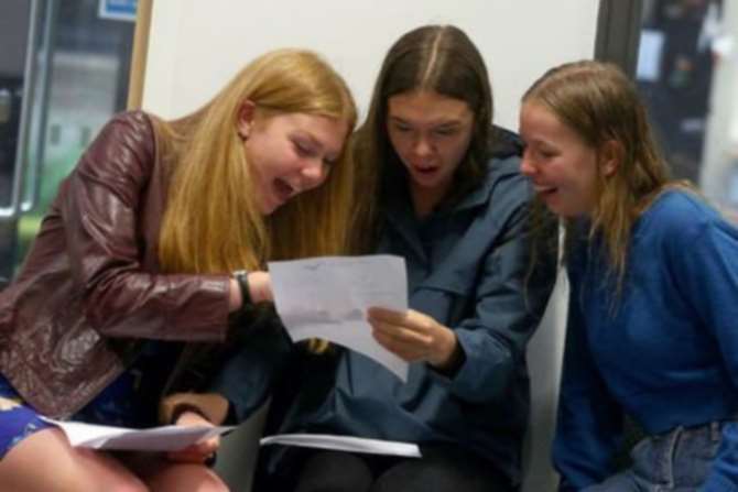 В Англии гремит миграционный скандал из-за 30-летнего иранца-ученика средней школы