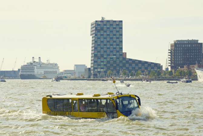 Автобусы-амфибии в Москве запустят в столице на протяжении 2-х лет