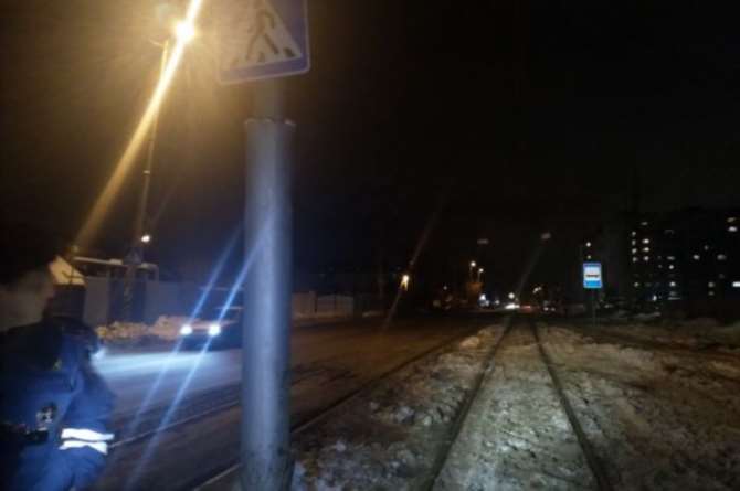 Попавшая под трамвай девочка находится в крайне тяжелом состоянии