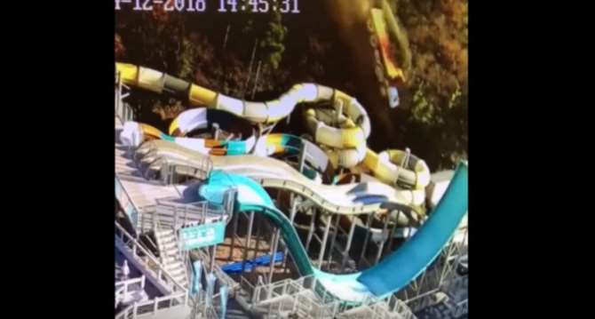 В Ялте на аквапарк отеля «Ялта-Интурист» рухнул грузовой автомобиль