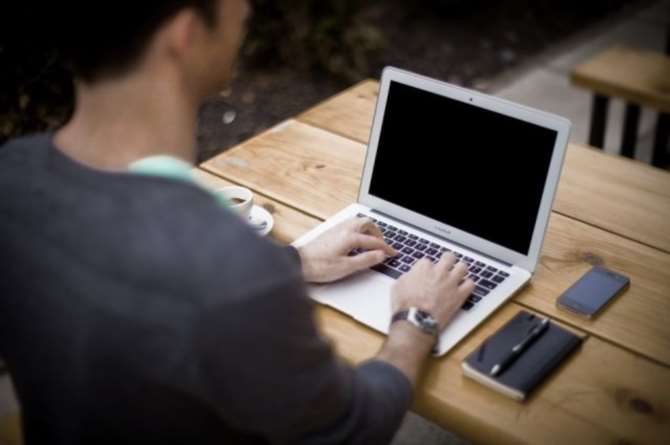 Гражданин Челябинска развращал 2-х девушек из Петербурга через соцсети