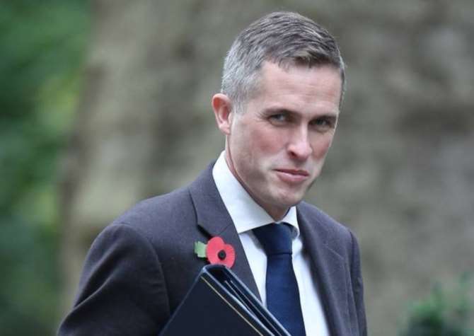 Times: Министр обороны Великобритании собирался сдвинуть Терезу Мэй