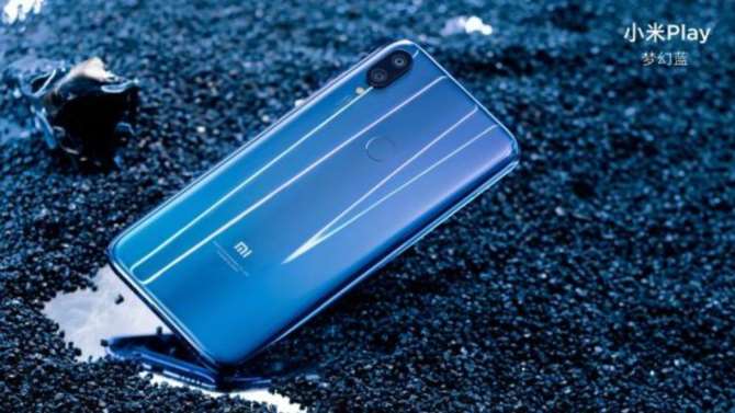 Пёстрый смартфон Xiaomi Mi Play стоит $160