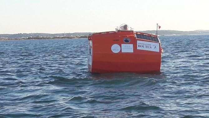 Пенсионер отправился в путешествие через Атлантику в бочке