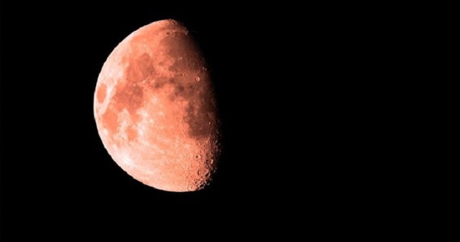 Петербуржцы смогут увидеть в небе «кровавую» луну
