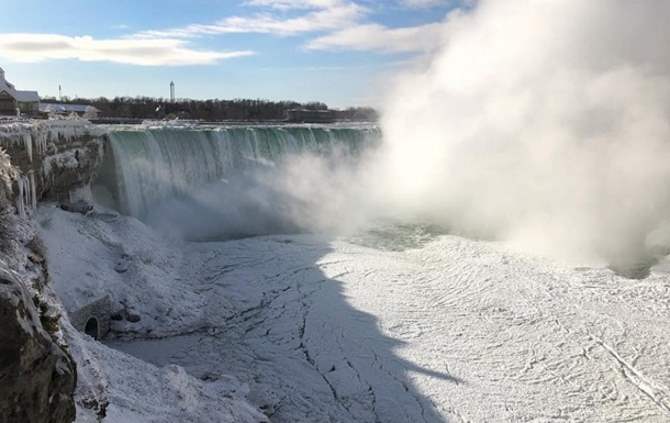 В США частично замерз Ниагарский водопад