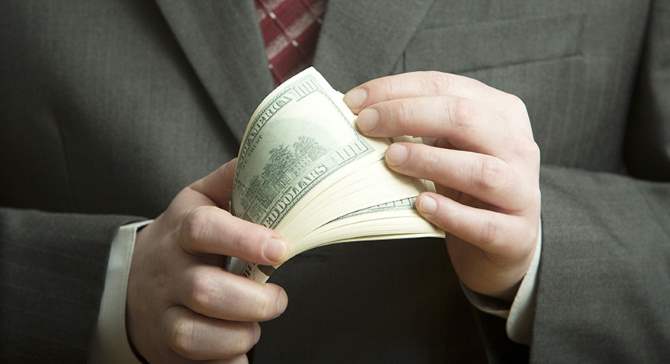 РФ опустилась на 138-ое место в рейтинге восприятия коррупции населением