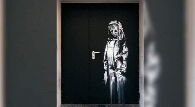 В столице франции вырезали и украли рисунок Бэнкси, посвященный теракту 2015 года