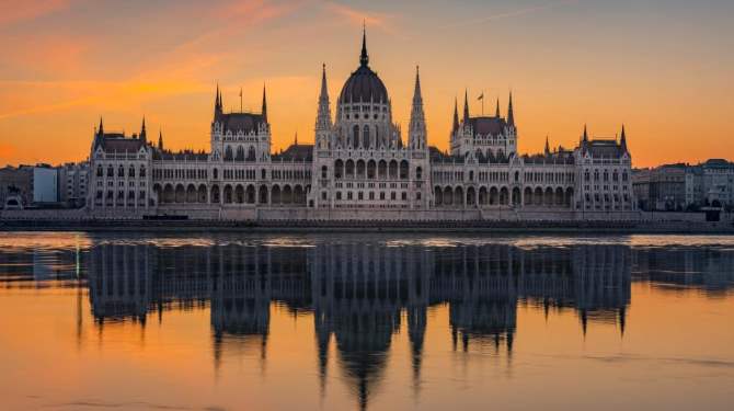 Премьер Венгрии отказался влиять на РФ по требованию США