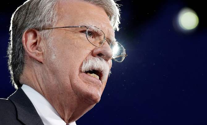 Болтон посмеялся над Мадуро, на выступлении которого отключился свет